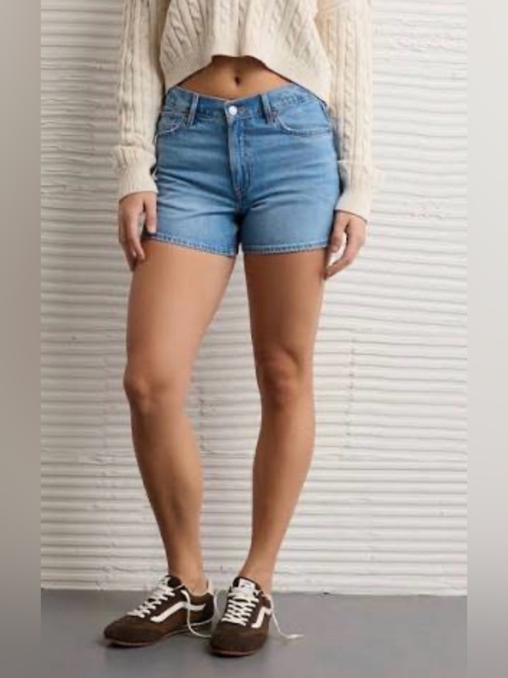 American Eagle Relaxed Fit High Wasted Denim Shorts Medium Wash Size 8 Classic